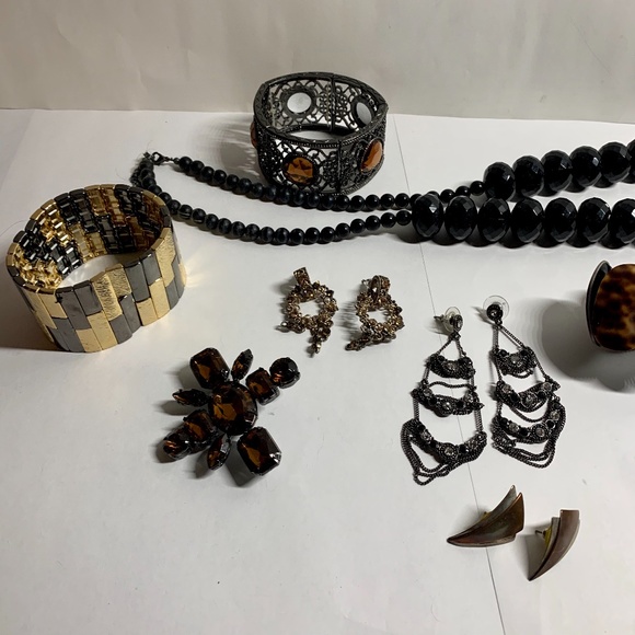 Black and Gold Jewelry Bundle - Picture 2 of 3